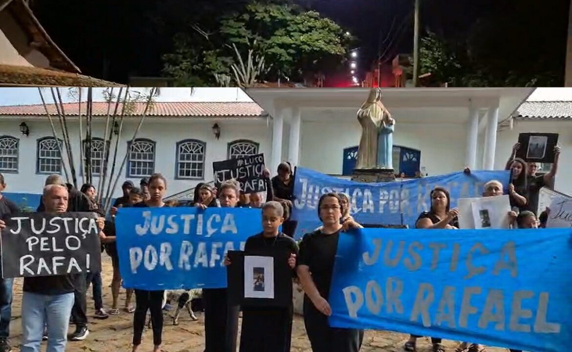 protesto-e-realizado-por-familiares-e-amigos-de-jovem-morto-a-facadas-em-festa-de-carnaval-em-mg;-video